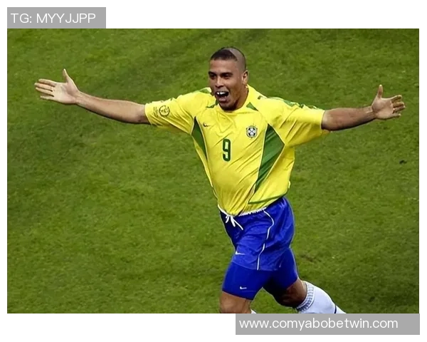 内马尔向里瓦尔多赠送签名球衣并晒合影表达对偶像的敬意 内马尔向里瓦尔多赠送签名球衣并晒合影表达对偶像的敬意