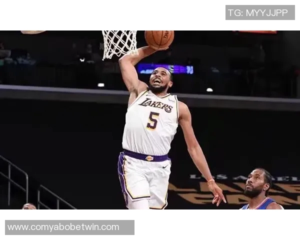 沃尔什半场完美表现七投全中三分三中三狂砍18分3篮板3抢断展现狠人风范 沃尔什半场完美表现七投全中三分三中三狂砍18分3篮板3抢断展现狠人风范